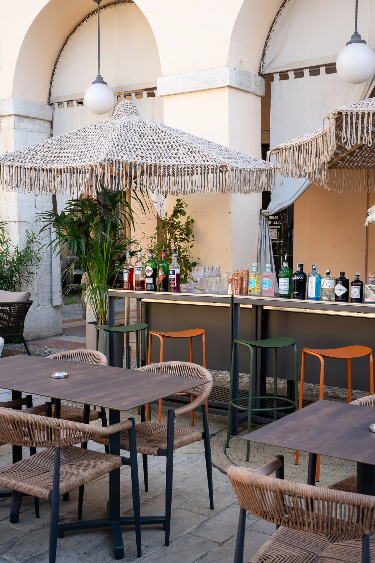 Il dehors di Maison Riad nella piazza di Cervia